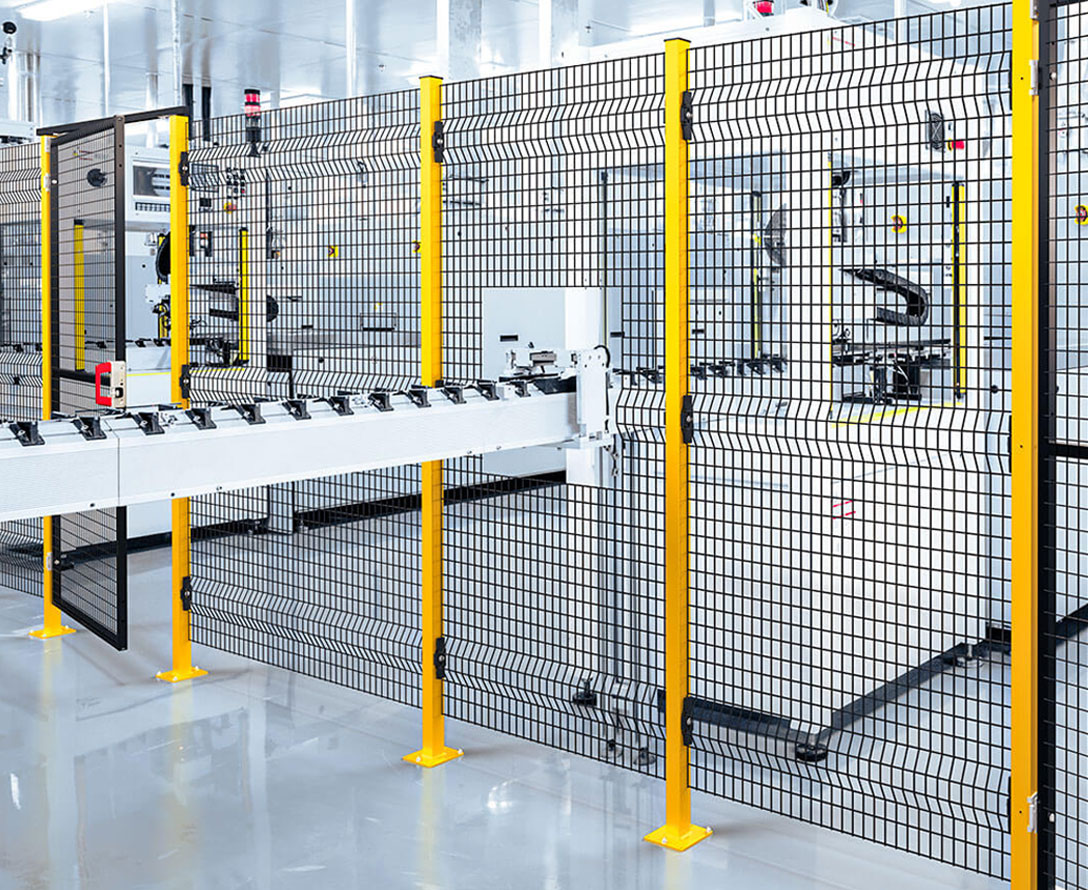 Satech AdaptaGuard: Protezione Perimetrale senza telaio conforme alla Normative in merito al Nuovo Regolamento Macchine