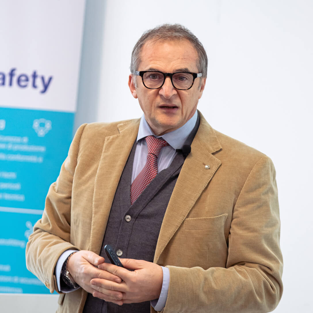 Primo piano dell'ing. Paolo De Benedetto, consulente di sicurezza tec.nicum Schmersal Group
