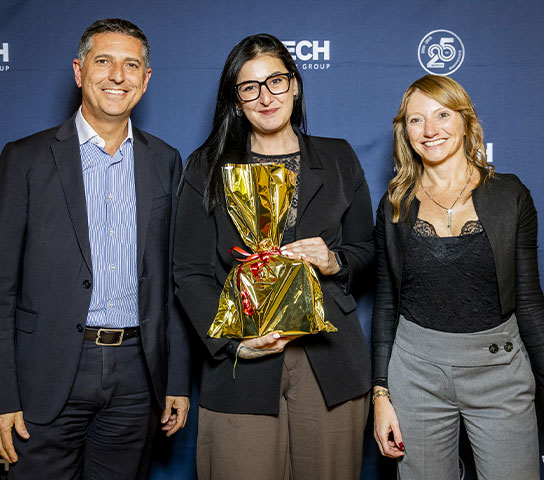 Premiazione dei dipendenti di Satech durante cena aziendale.